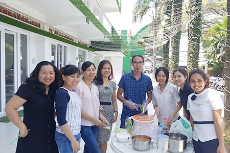 VÌ MỘT NỬA THẾ GIỚI LÀ PHỤ NỮ